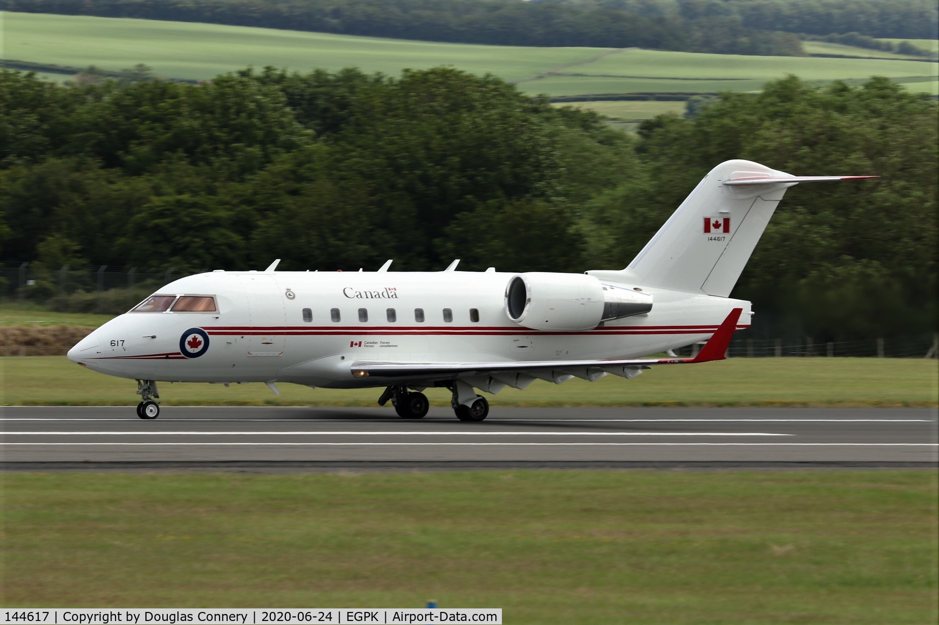 144617, 2002 Bombardier CC-144C Challenger (604/CL-600-2B16) C/N 5533, Departing Prestwick runway 30 in a nice Retro scheme