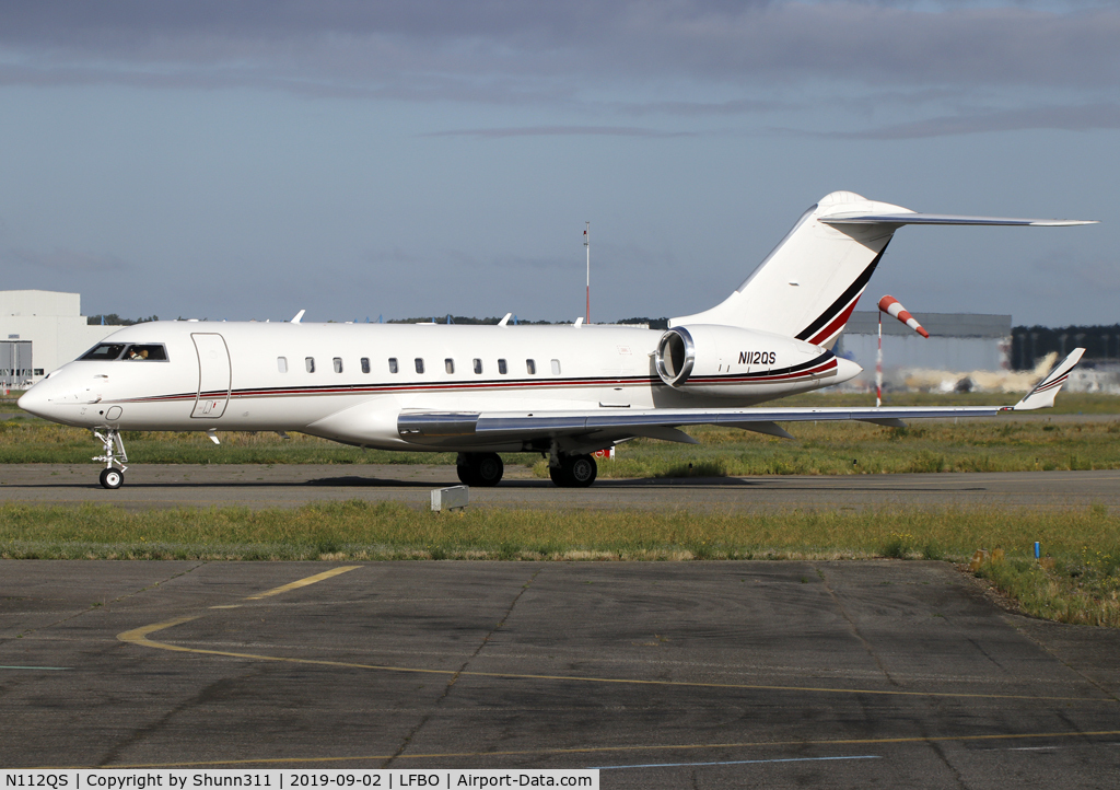 N112QS, 2015 Bombardier BD-700-1A11 Global 5000 C/N 9710, Taxiing holding point rwy 32R for departure...