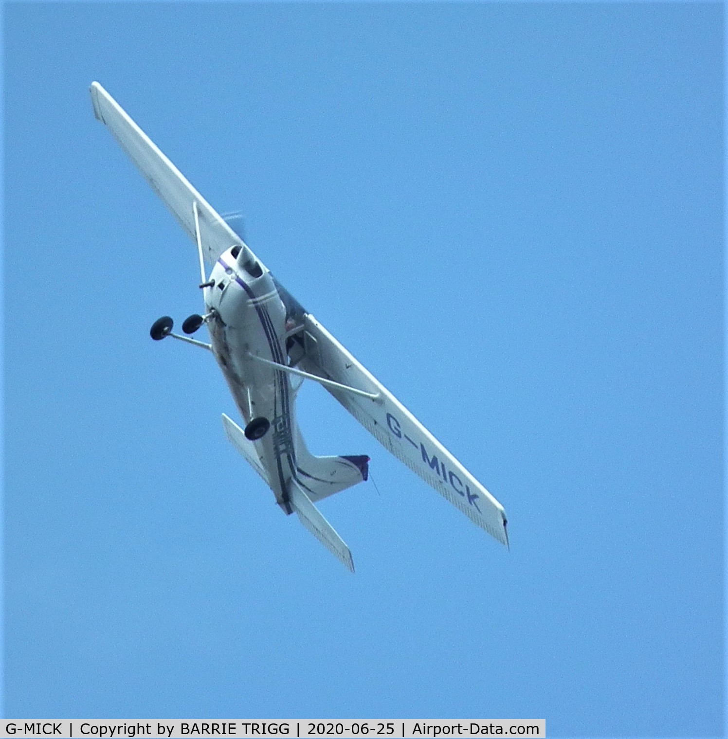 G-MICK, 1977 Reims F172N Skyhawk C/N 1592, Fling over Bridgend Glamorgan