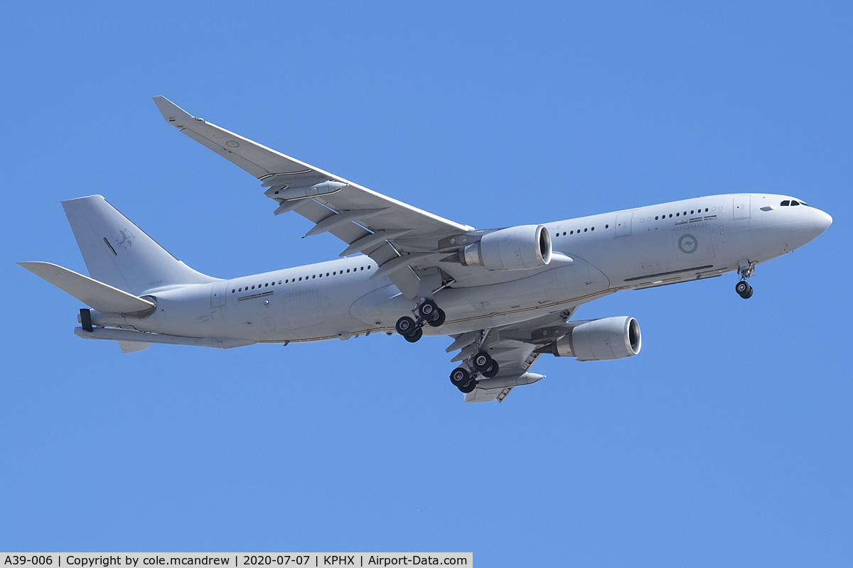 A39-006, 2008 Airbus A330-203/MRTT C/N 892, Aussie 563 Heavy on approach for 25L PHX