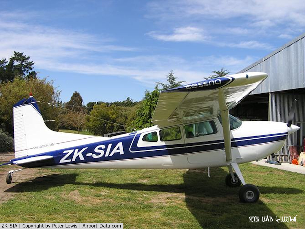 ZK-SIA, Cessna 185A Skywagon C/N 185-0427, K G & J A J Macdonald Family Trust, Kaikoura