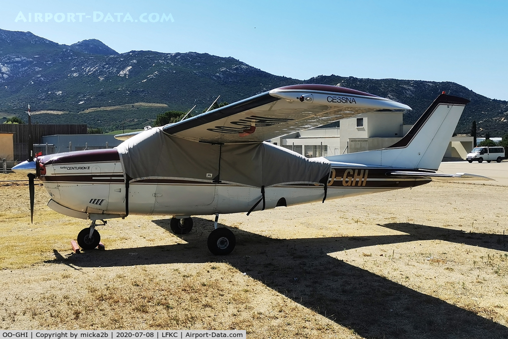 OO-GHI, Cessna T210N Turbo Centurion C/N 21063966, Parked