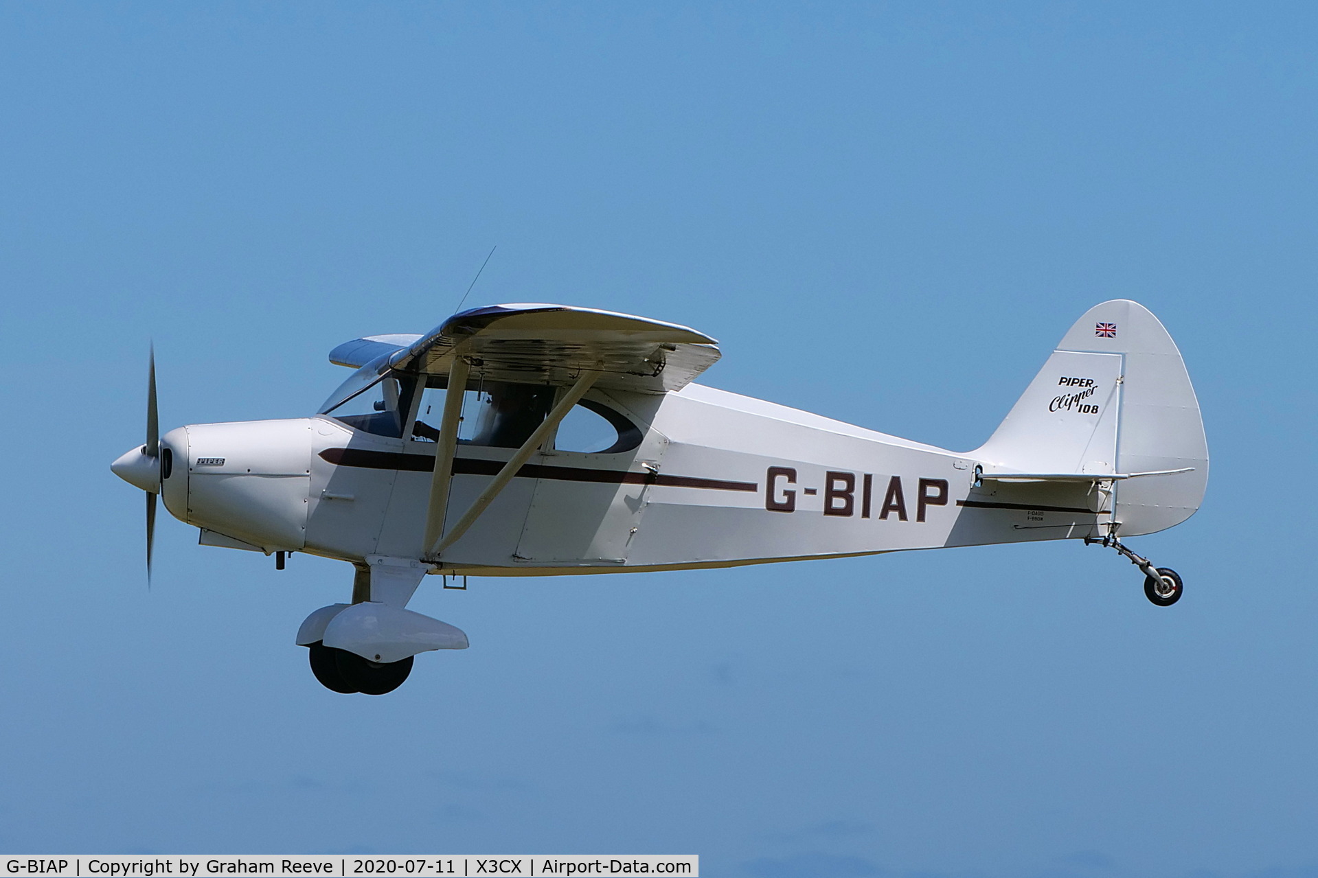 G-BIAP, 1950 Piper PA-16 Clipper Clipper C/N 16-732, Landing at Northrepps.