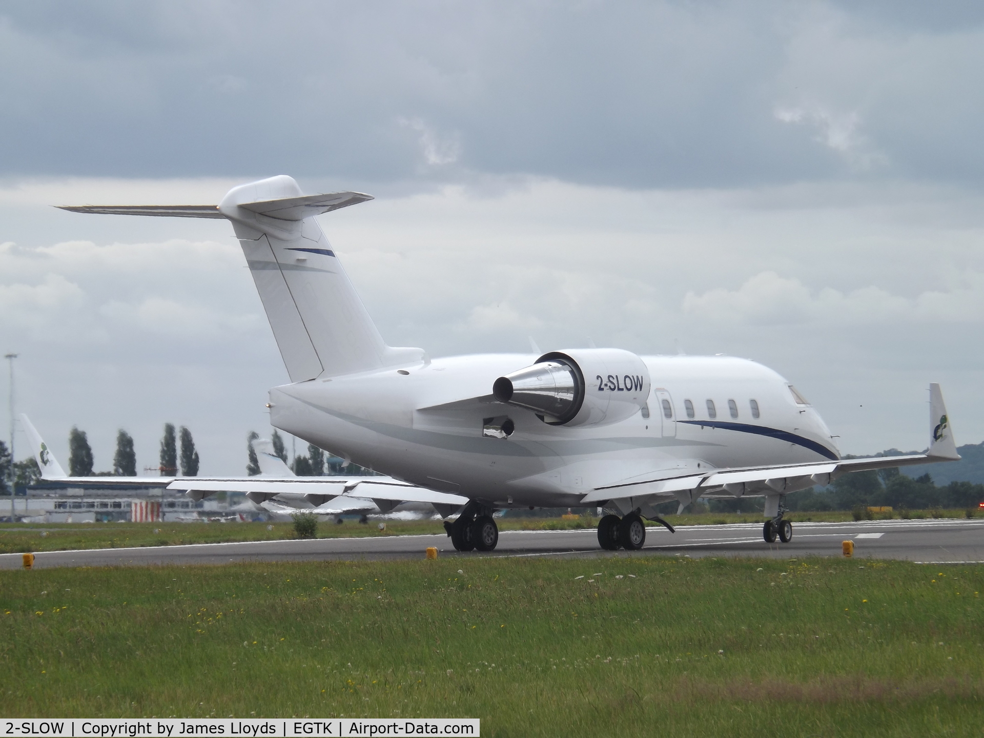 2-SLOW, 1999 Bombardier Challenger 604 (CL-600-2B16) C/N 5422, Ready to dep Oxford Airport.