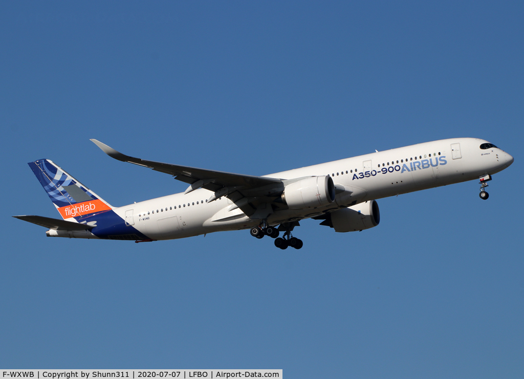 F-WXWB, 2013 Airbus A350-941 C/N 001, C/n 0001 - Additional 'Flightlab' titles on tail...