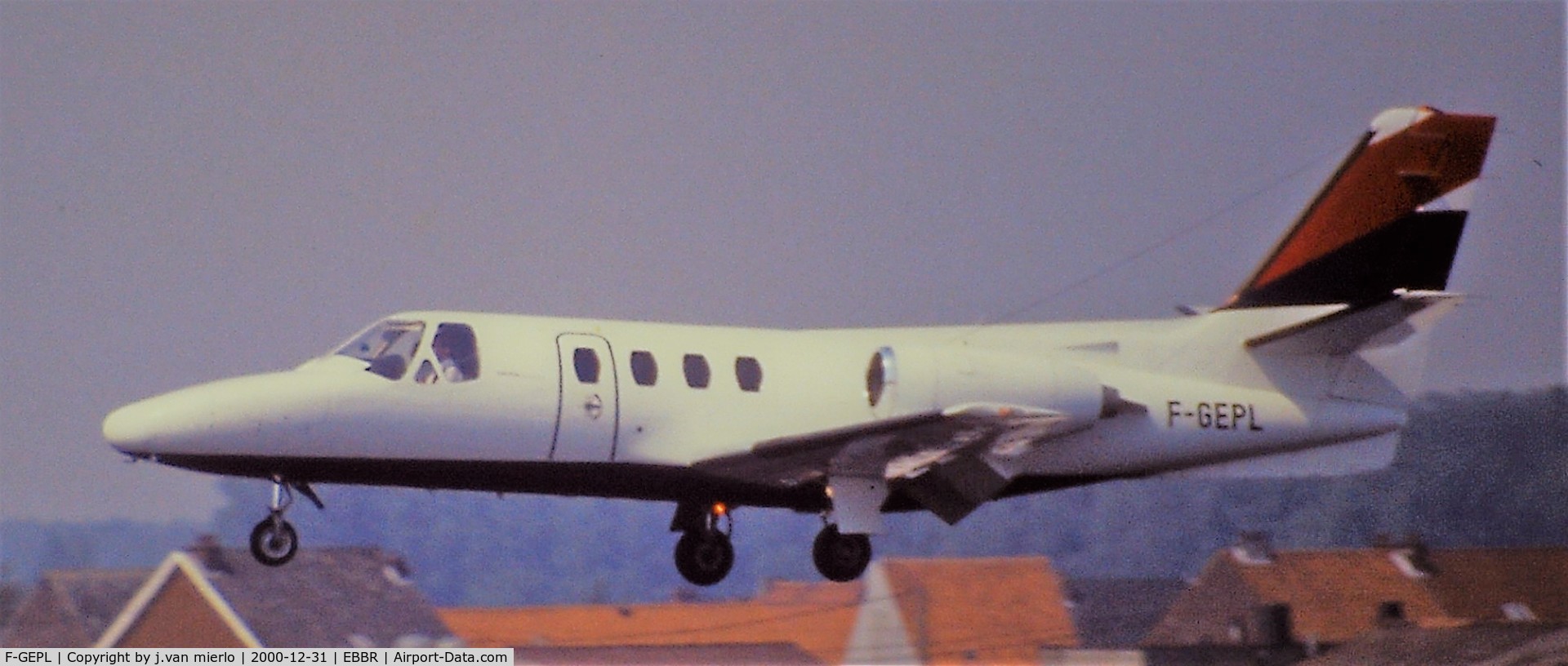 F-GEPL, 1976 Cessna 500 Citation I C/N 500-0164, Landing 25L Scan slide