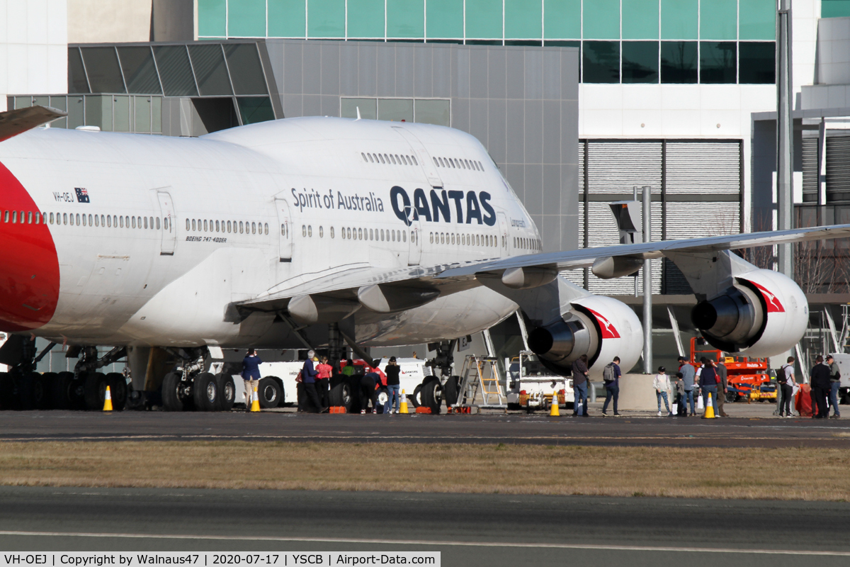 VH-OEJ, 2003 Boeing 747-438/ER C/N 32914, Qantas B747-438 VH-OEJ Cn 32914 docked at Canberra International Airport YSCB on 17Jul2020 – after the last ever Qantas Boeing 747 Passenger Flight. The aircraft flew from Kosciuszko NP before orbiting Canberra and returning to YSCB. Close-cropped view.
