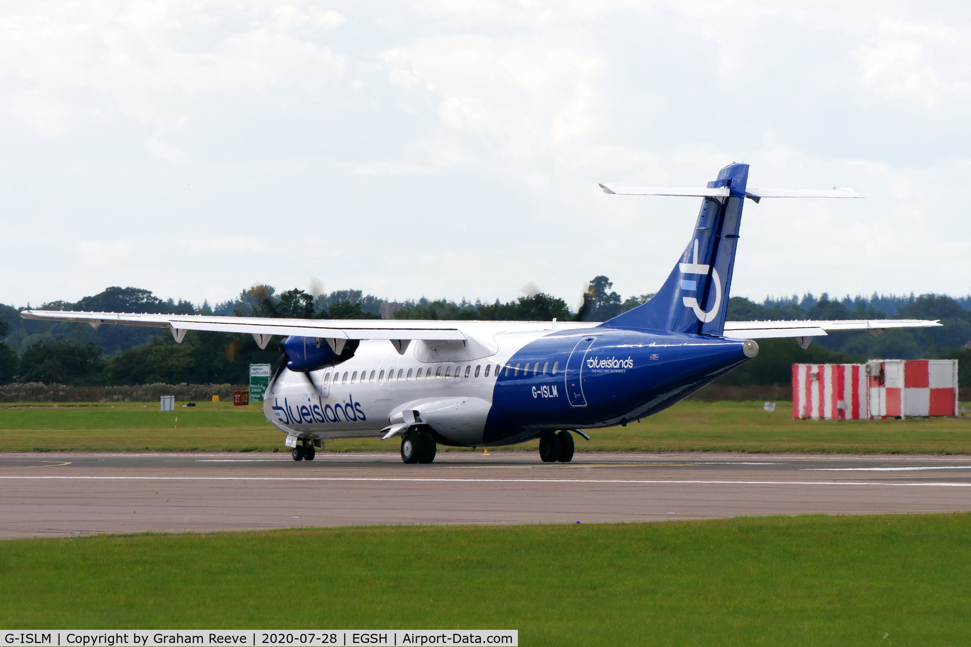 G-ISLM, 2007 ATR 72-212A C/N 762, Departing from Norwich.