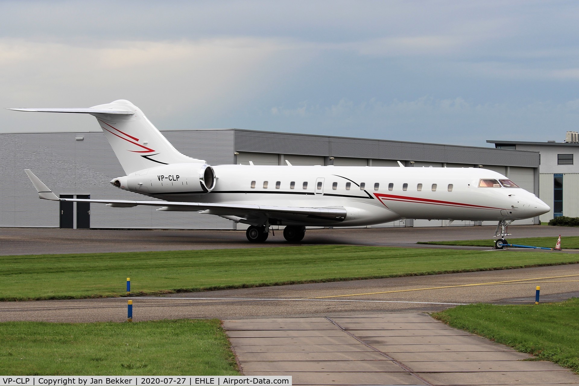 VP-CLP, Bombardier BD-700-1A10 Global Express XRS C/N 9267, Lelystad Airport, just after a respray