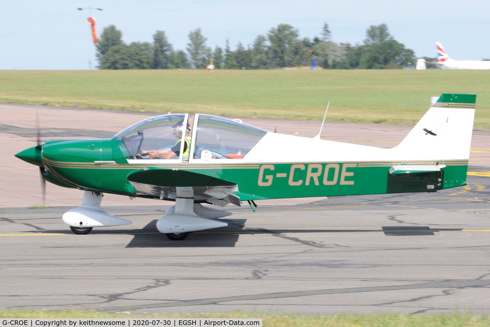 G-CROE, 1994 Robin HR-200-120B C/N 282, Arriving at Norwich.