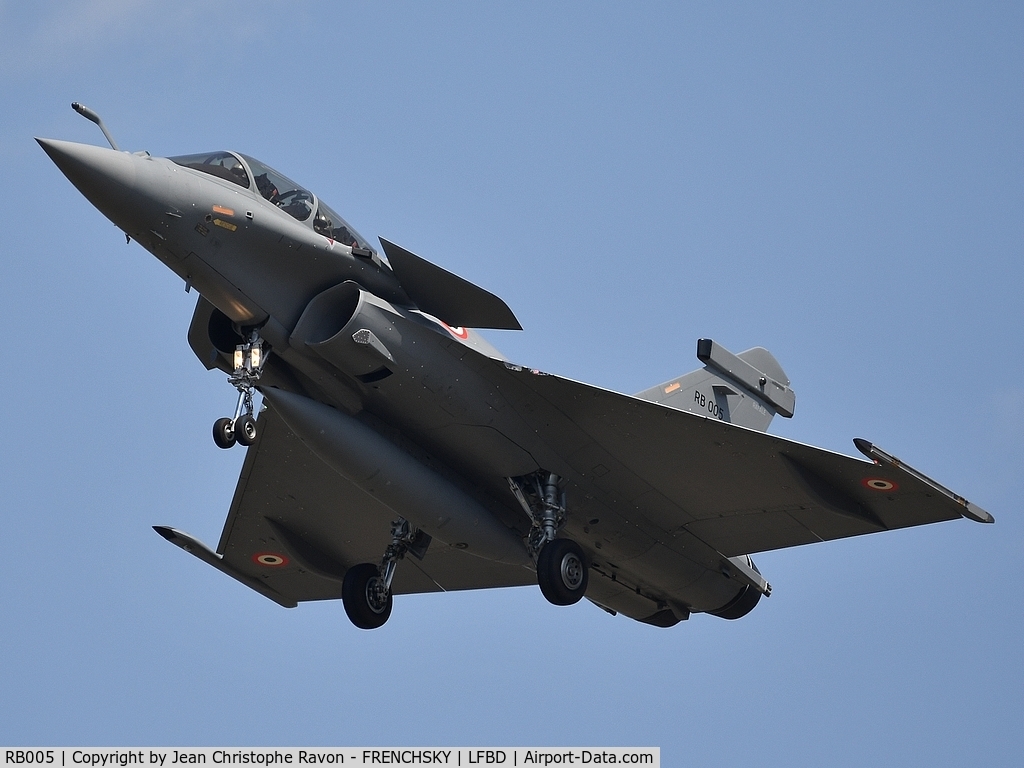 RB005, 2020 Dassault Rafale DH C/N 005, Indian Air Force landing runway 23