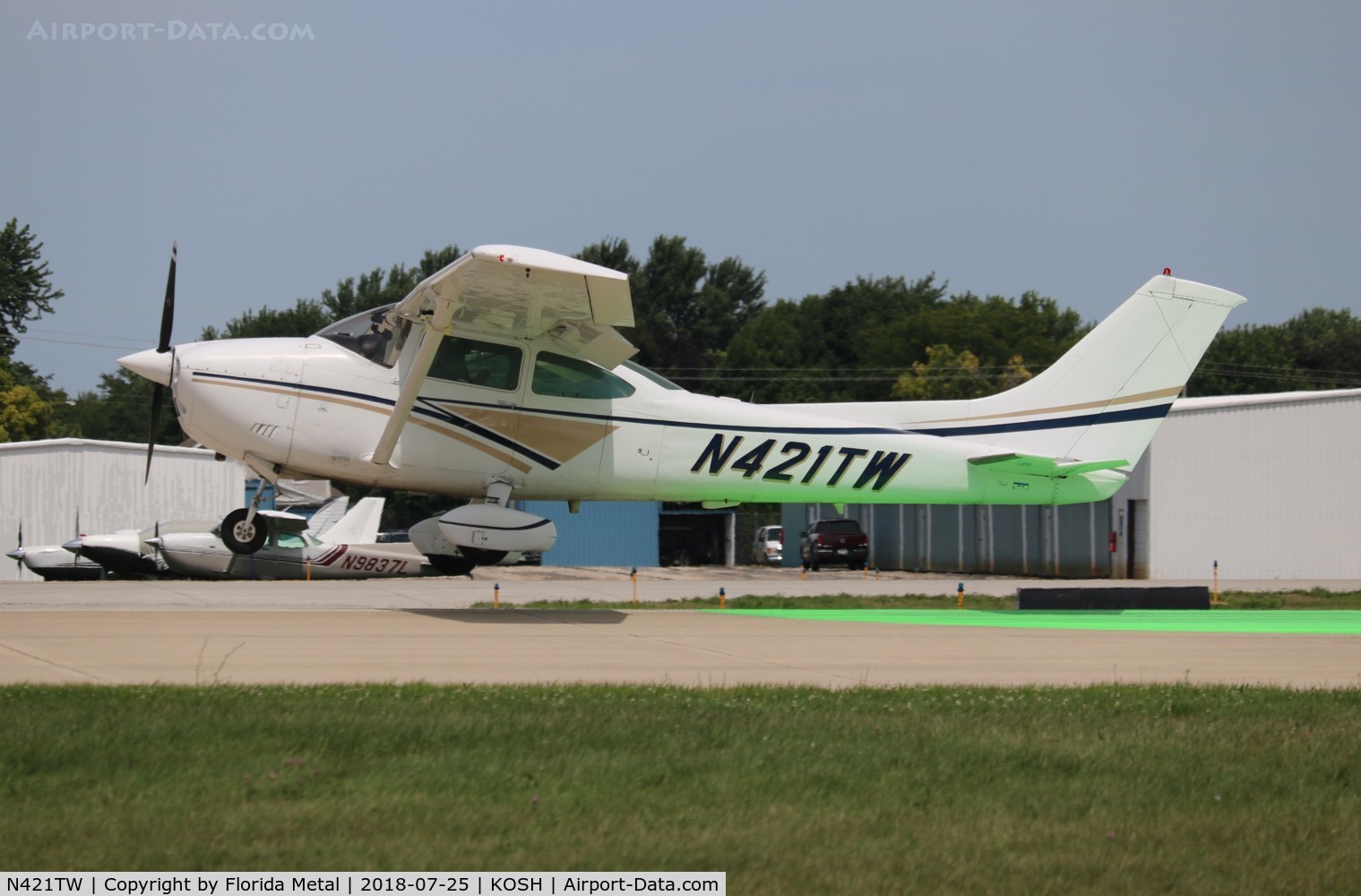 N421TW, 1978 Cessna 182Q Skylane C/N 18266268, OSH 2018