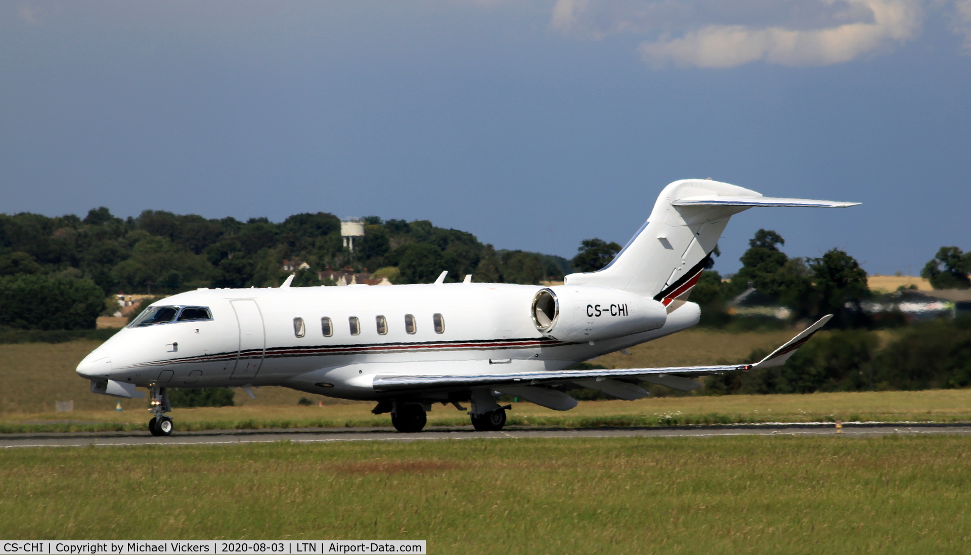 CS-CHI, 2019 Bombardier Challenger 350 (BD 100-1A10) C/N 20783, Departing from R25 at LTN