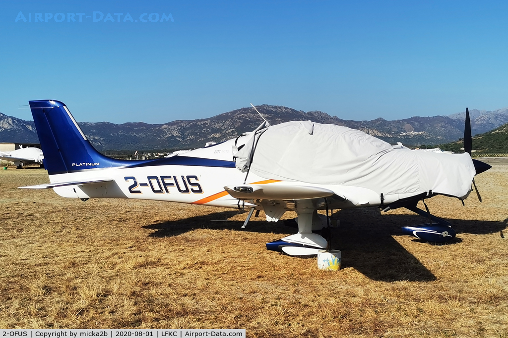 2-OFUS, 2015 Cirrus SR-22T C/N 1136, Parked