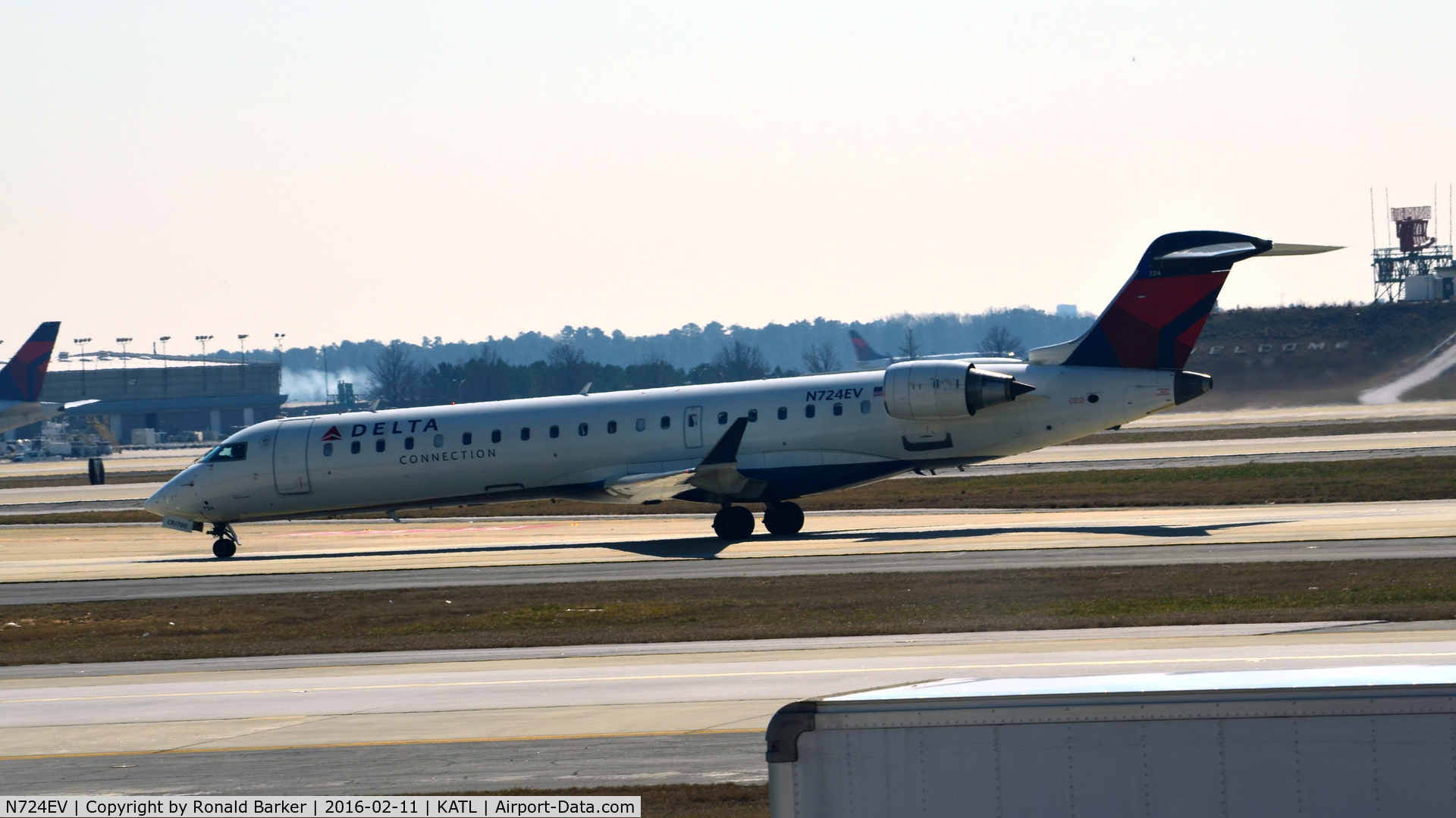 N724EV, 2004 Bombardier CRJ-701 (CL-600-2C10) Regional Jet C/N 10138, Taxi Atlanta