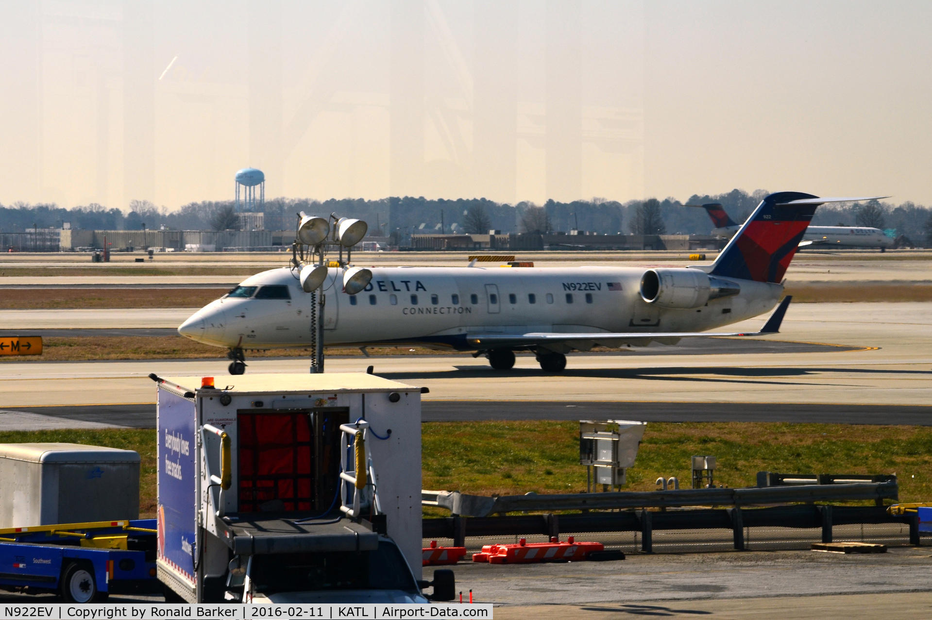 N922EV, 2003 Bombardier CRJ-200ER (CL-600-2B19) C/N 7822, Taxi Atlanta