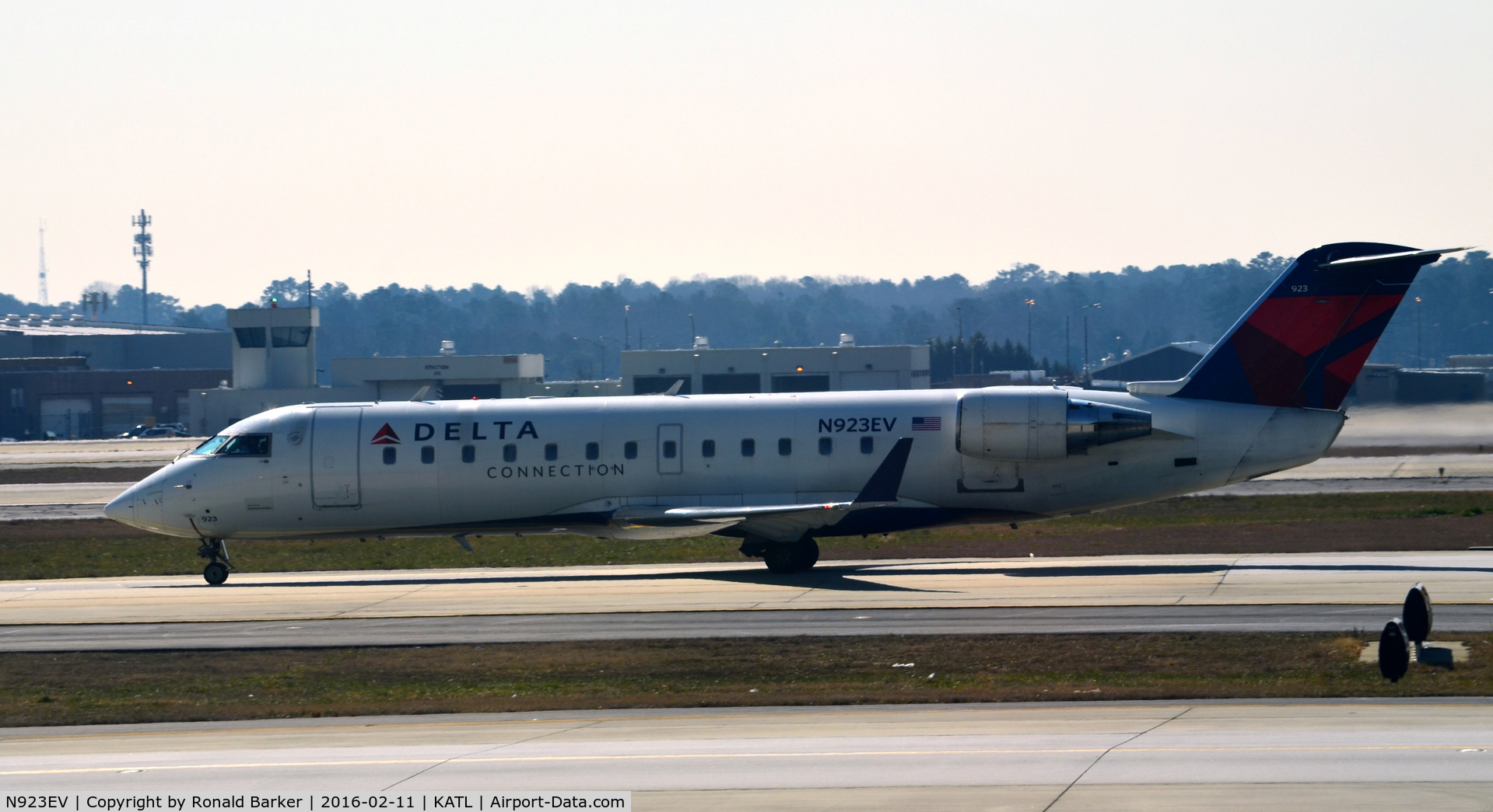 N923EV, 2003 Bombardier CRJ-200ER (CL-600-2B19) C/N 7826, Taxi Atlanta