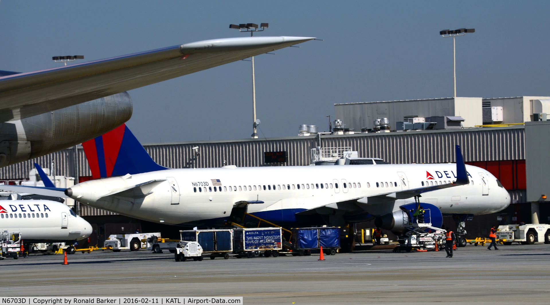 N6703D, 2000 Boeing 757-232 C/N 30234, At the gate Atlanta