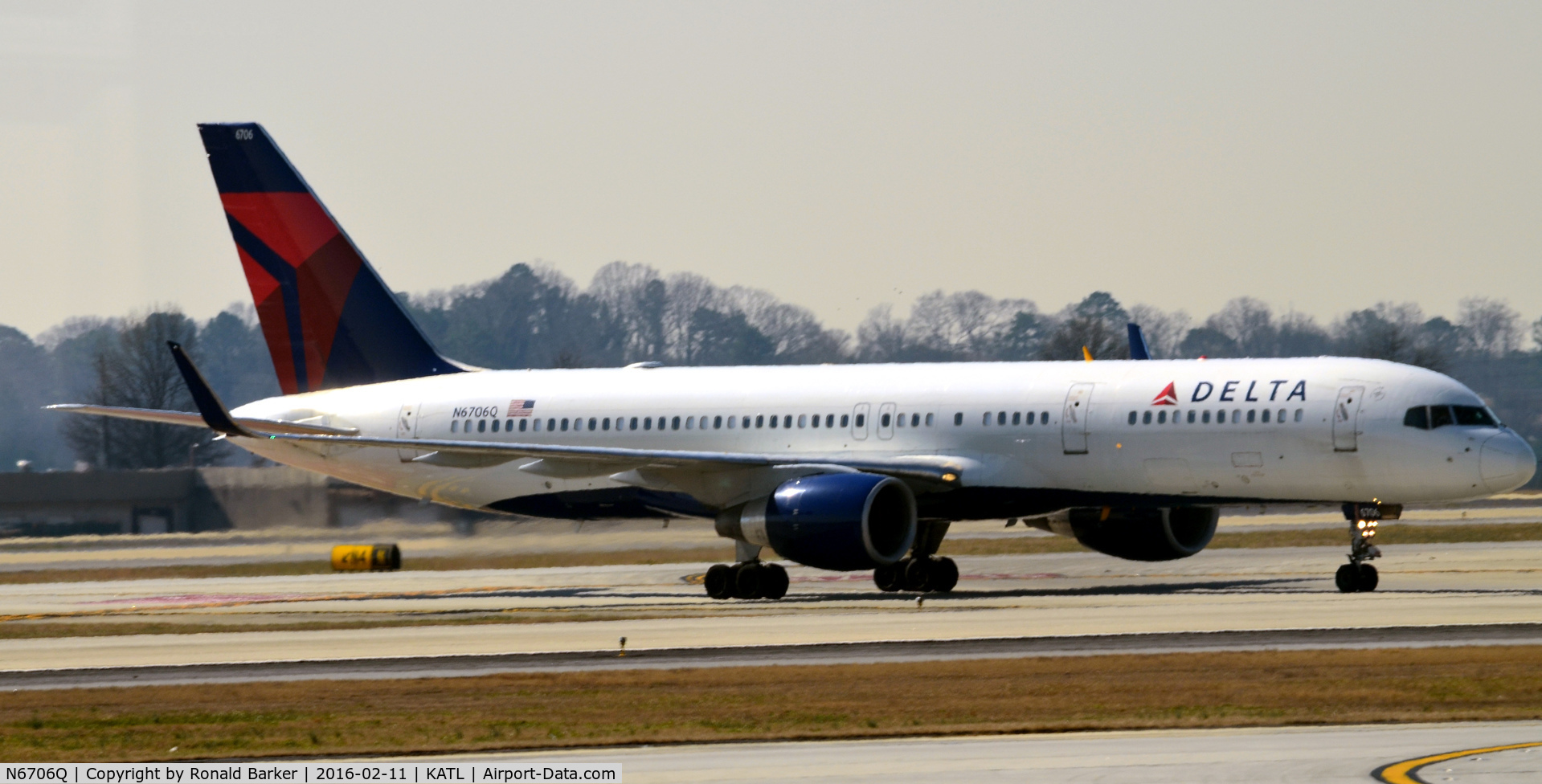 N6706Q, 2000 Boeing 757-232 C/N 30422, Taxi Atlanta