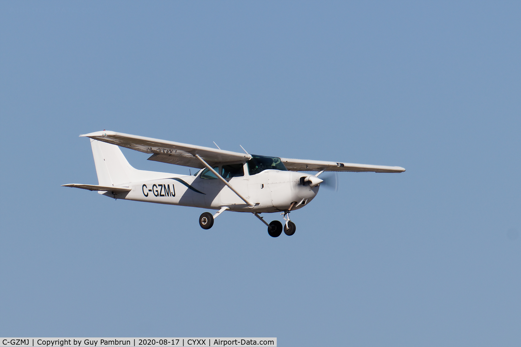 C-GZMJ, 1984 Cessna 172P C/N 17276099, Landing on 19