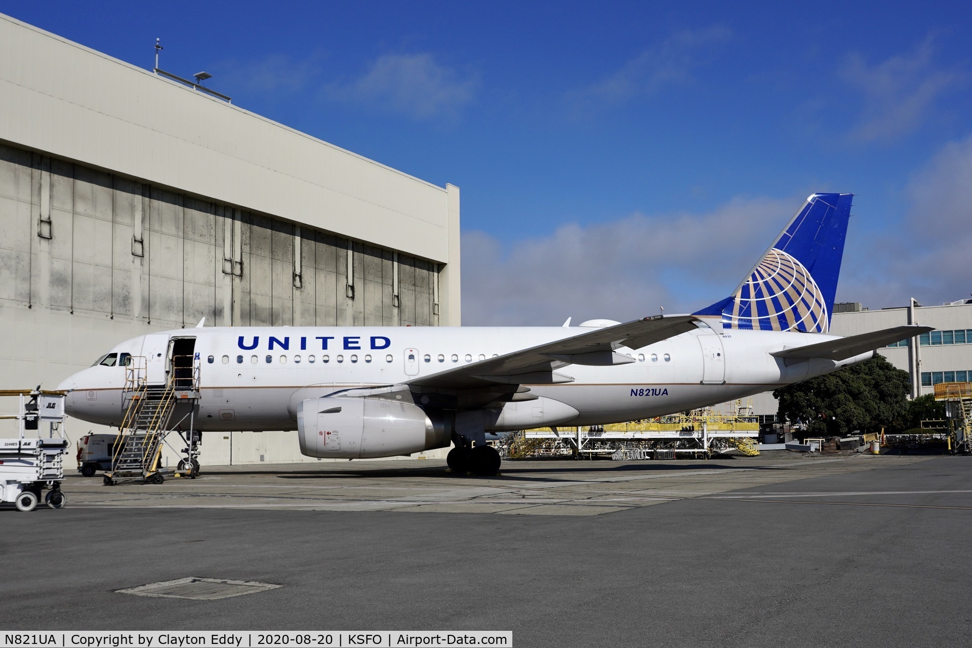 N821UA, 1998 Airbus A319-131 C/N 944, SFO 2020.