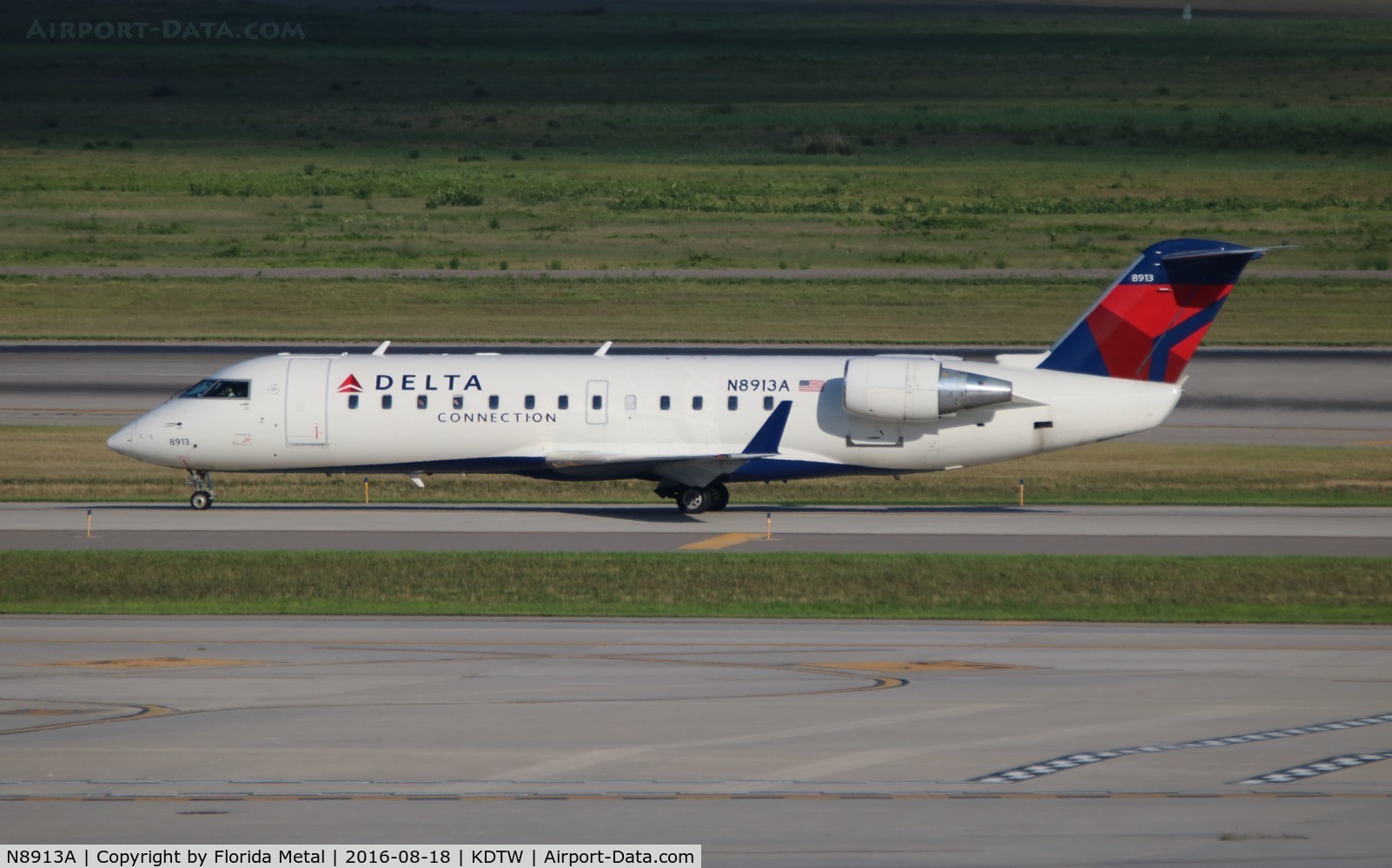 N8913A, 2004 Bombardier CRJ-200 (CL-600-2B19) C/N 7913, Endeavor CR2