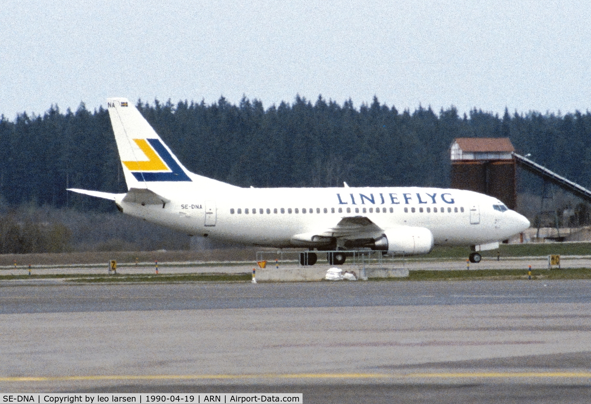 SE-DNA, 1990 Boeing 737-59D C/N 24694, Stockholm Arlanda 19.4.1990