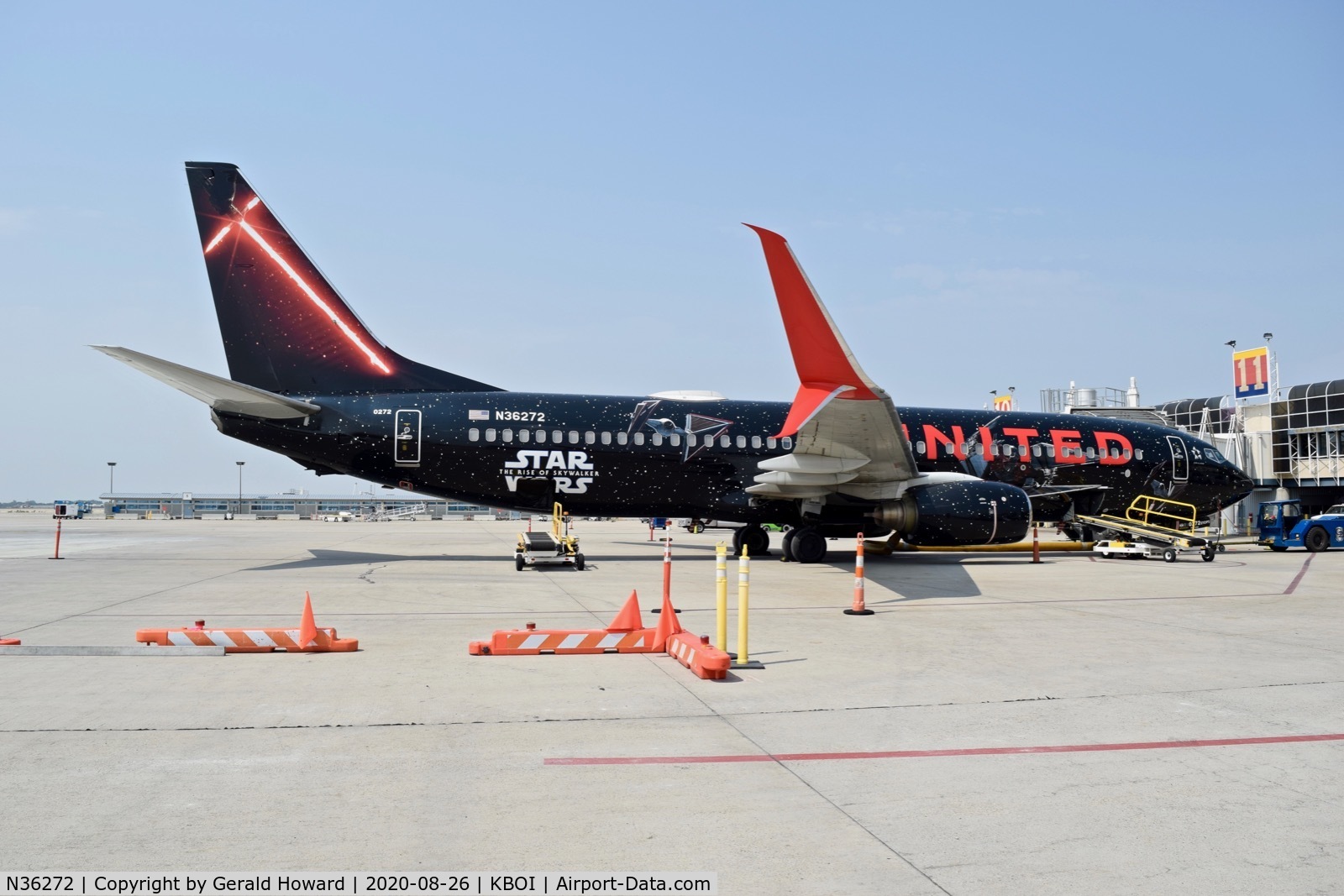 N36272, 2001 Boeing 737-824 C/N 31590, Parked at the gate. New paint.