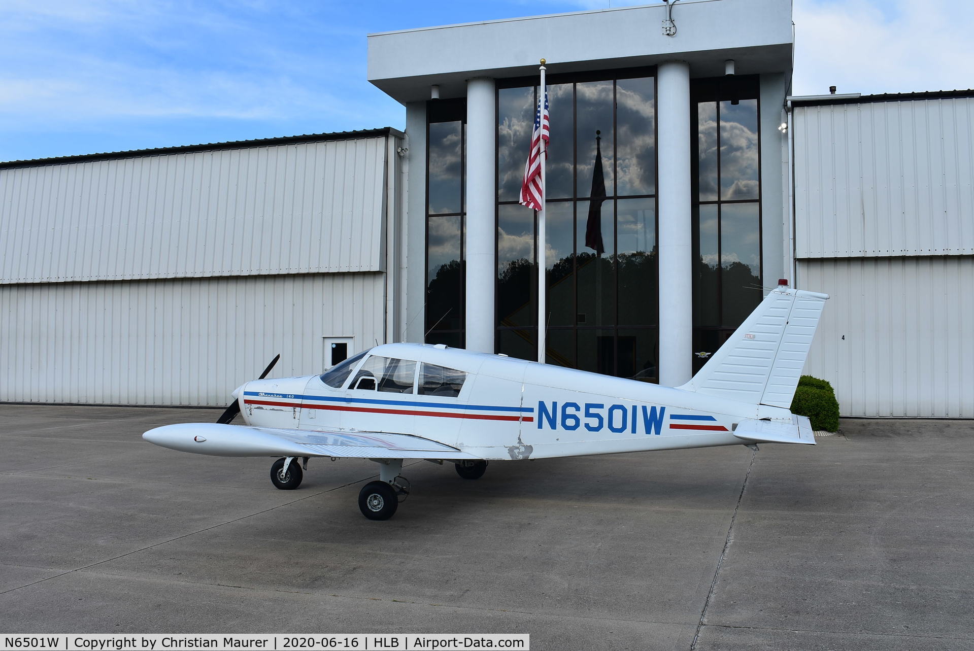 N6501W, 1964 Piper PA-28-140 C/N 28-20578, 01W in front of the American Flag at Batesville