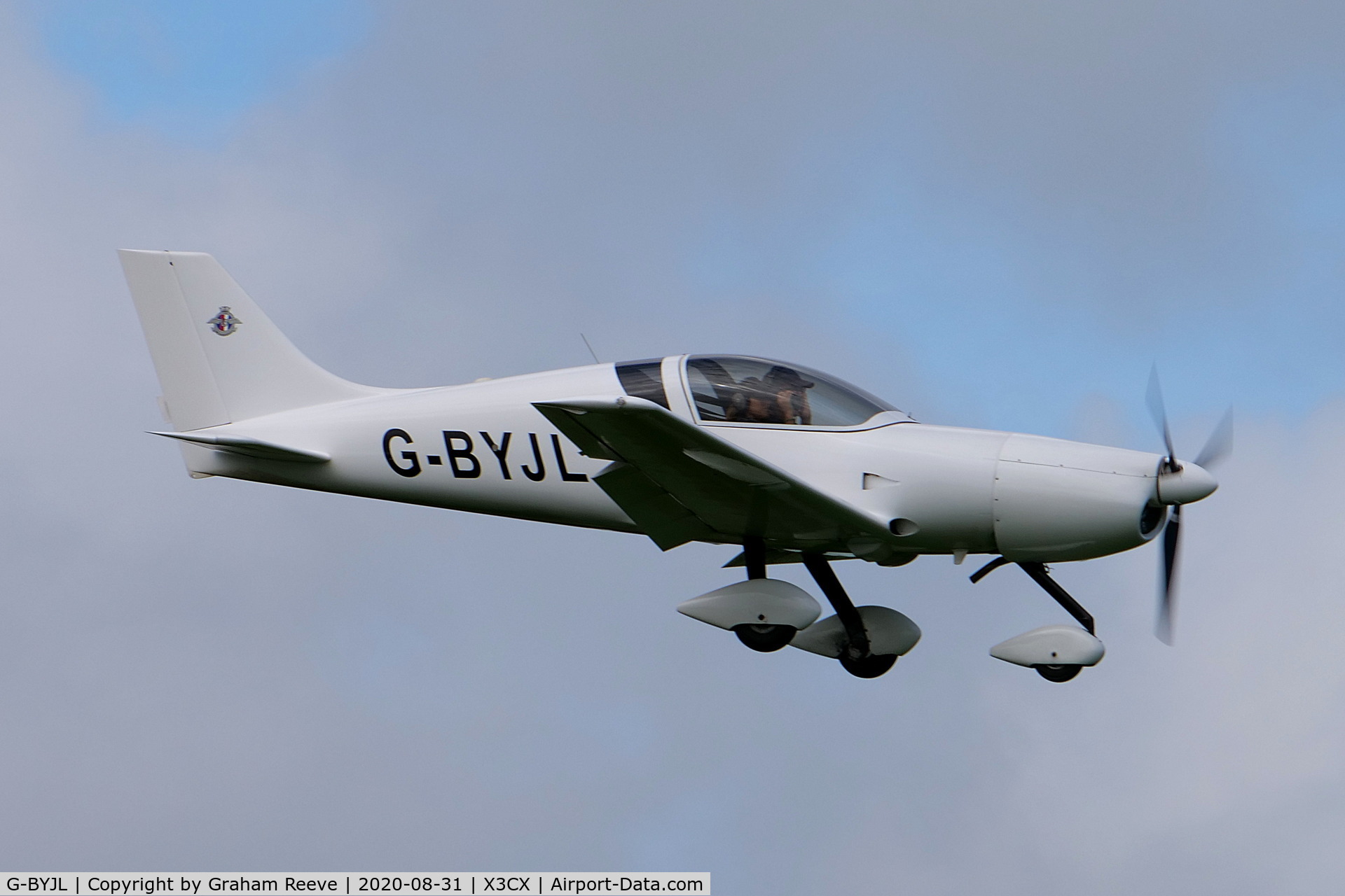G-BYJL, 1999 Aero Designs Pulsar lll C/N PFA 202-13311, Landing at Northrepps.