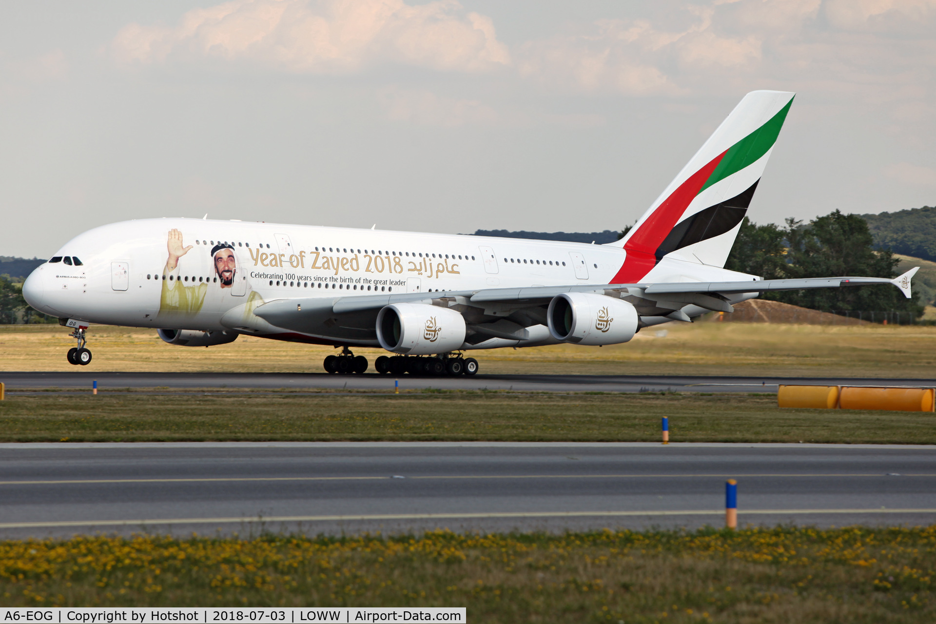 A6-EOG, 2014 Airbus A380-861 C/N 172, Rotating