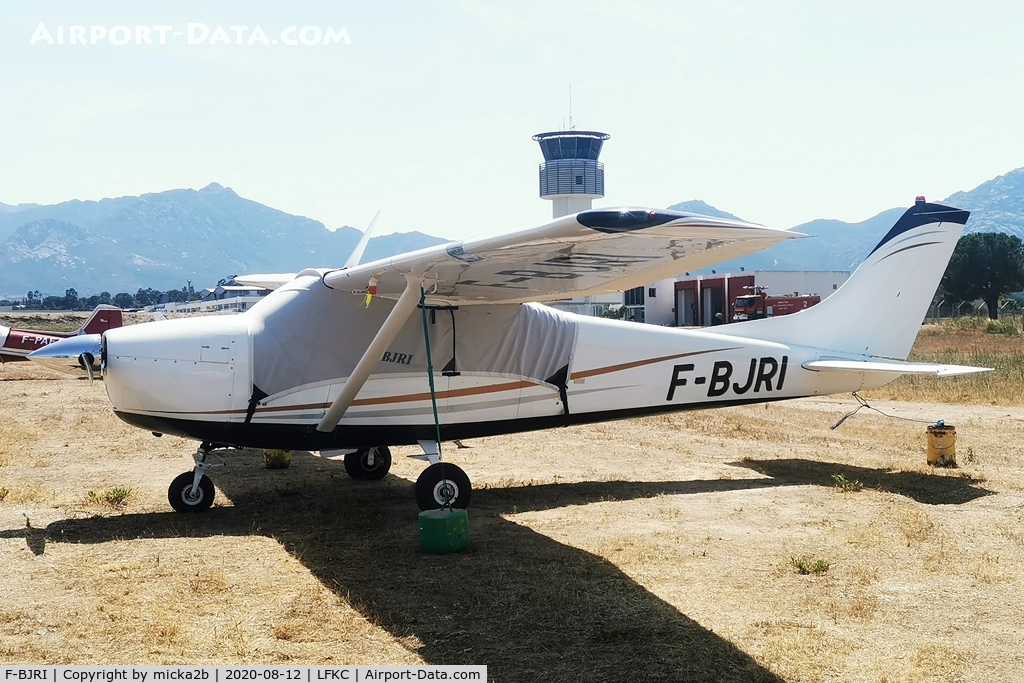 F-BJRI, Cessna 182D Skylane C/N 18253401, Parked