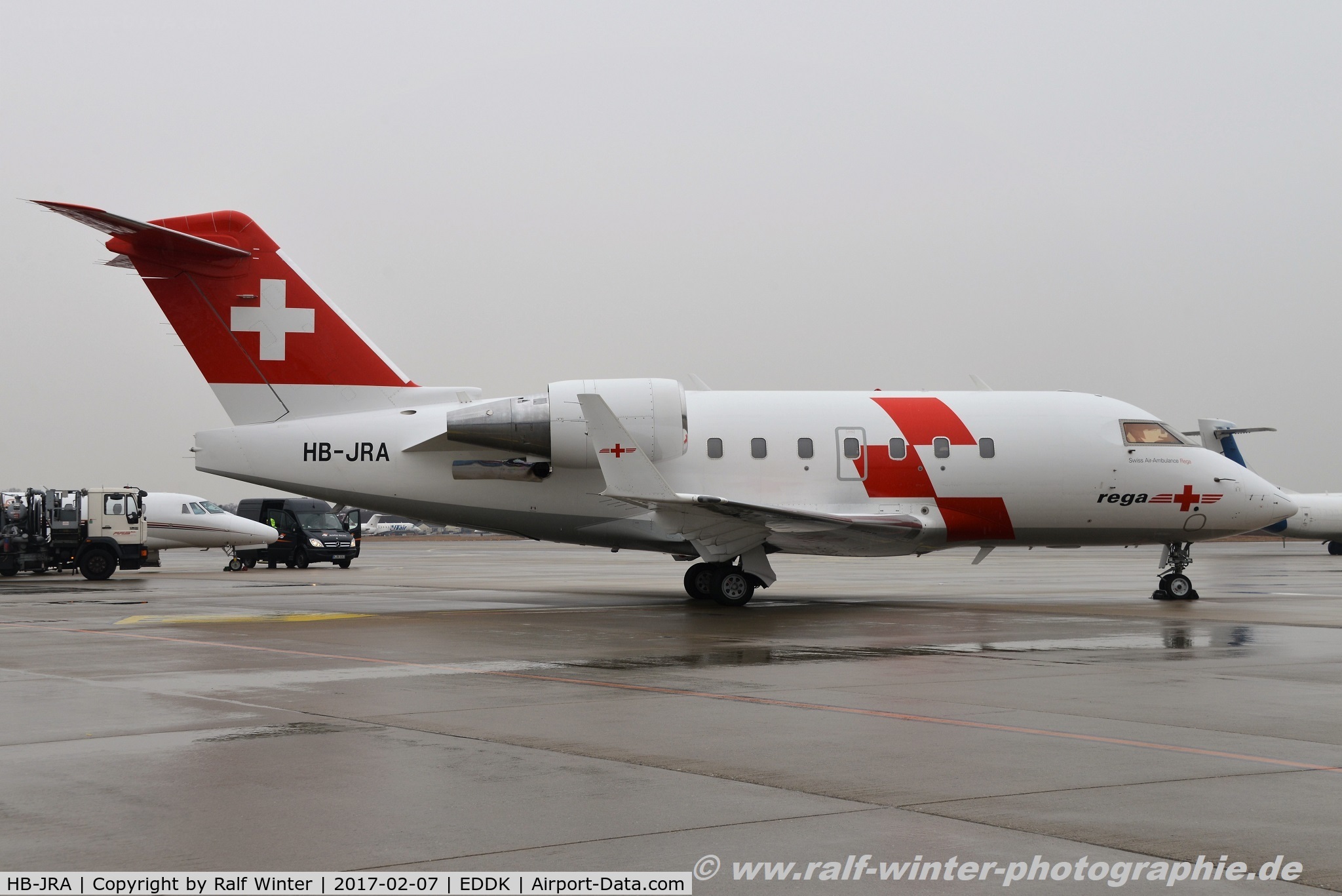 HB-JRA, 2002 Bombardier Challenger 604 (CL-600-2B16) C/N 5529, Bombardier CL-600-2B16 Challenger 604 - SAZ REGA Swiss Air Ambulance - 5529 - HB-JRA - 07.02.2017 - CGN