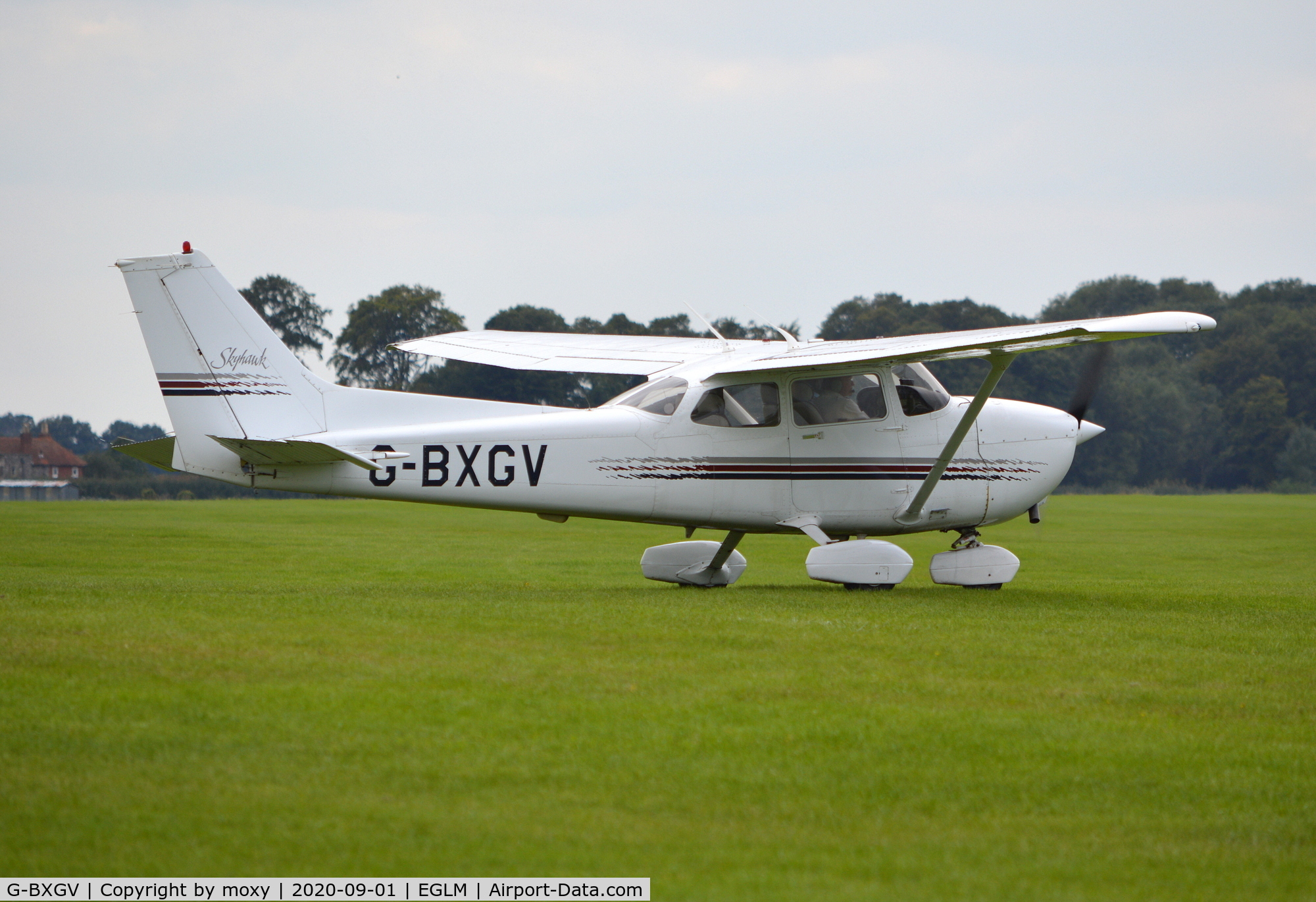 G-BXGV, 1997 Cessna 172R Skyhawk C/N 17280240, Cessna 172R Skyhawk at White Waltham.