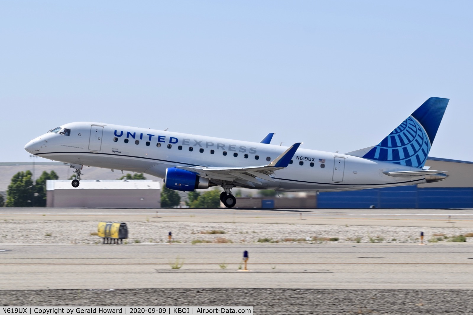 N619UX, 2019 Embraer 175LR (ERJ-170-200LR) C/N 17000821, Take off from 10L.
