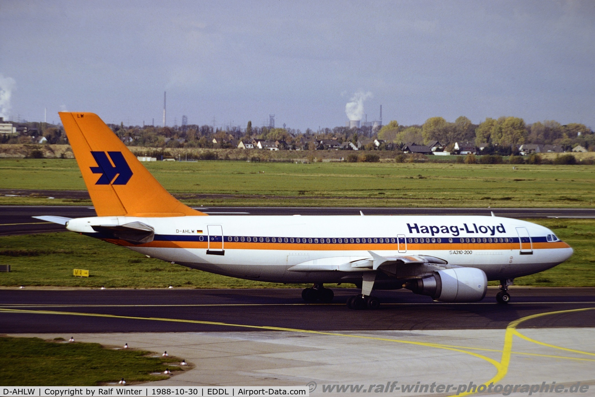 D-AHLW, 1986 Airbus A310-204 C/N 427, A310-204 - HF HLF Hapag-Lloyd Flug - 427 - D-AHLW - 30.10.1988 - DUS