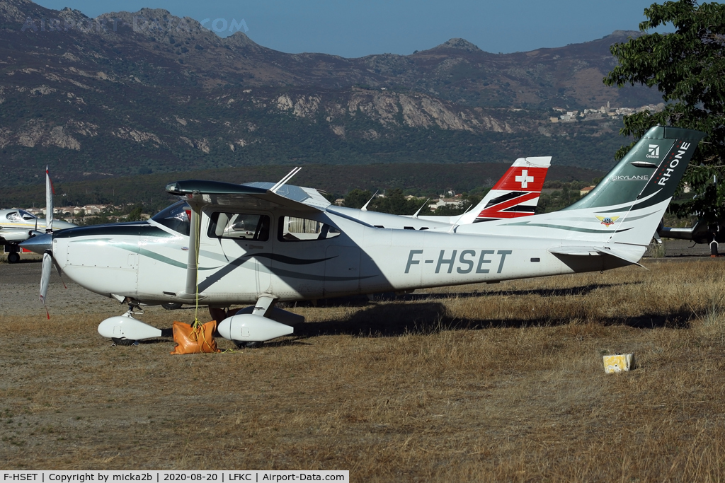 F-HSET, Cessna 182T Skylane C/N 18282057, Parked