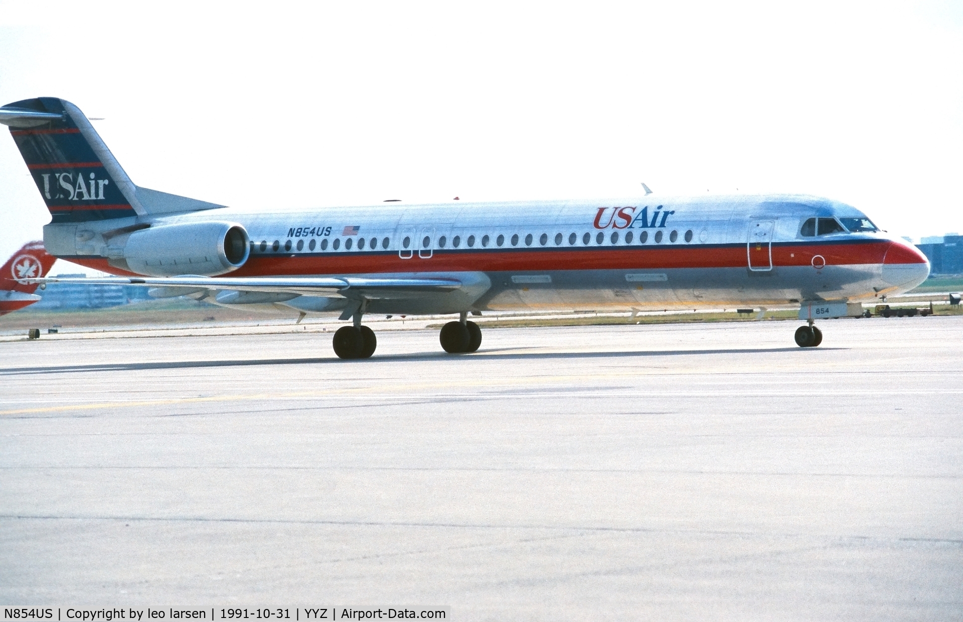 N854US, 1989 Fokker 100 (F-28-0100) C/N 11282, Toronto 31.10.1991