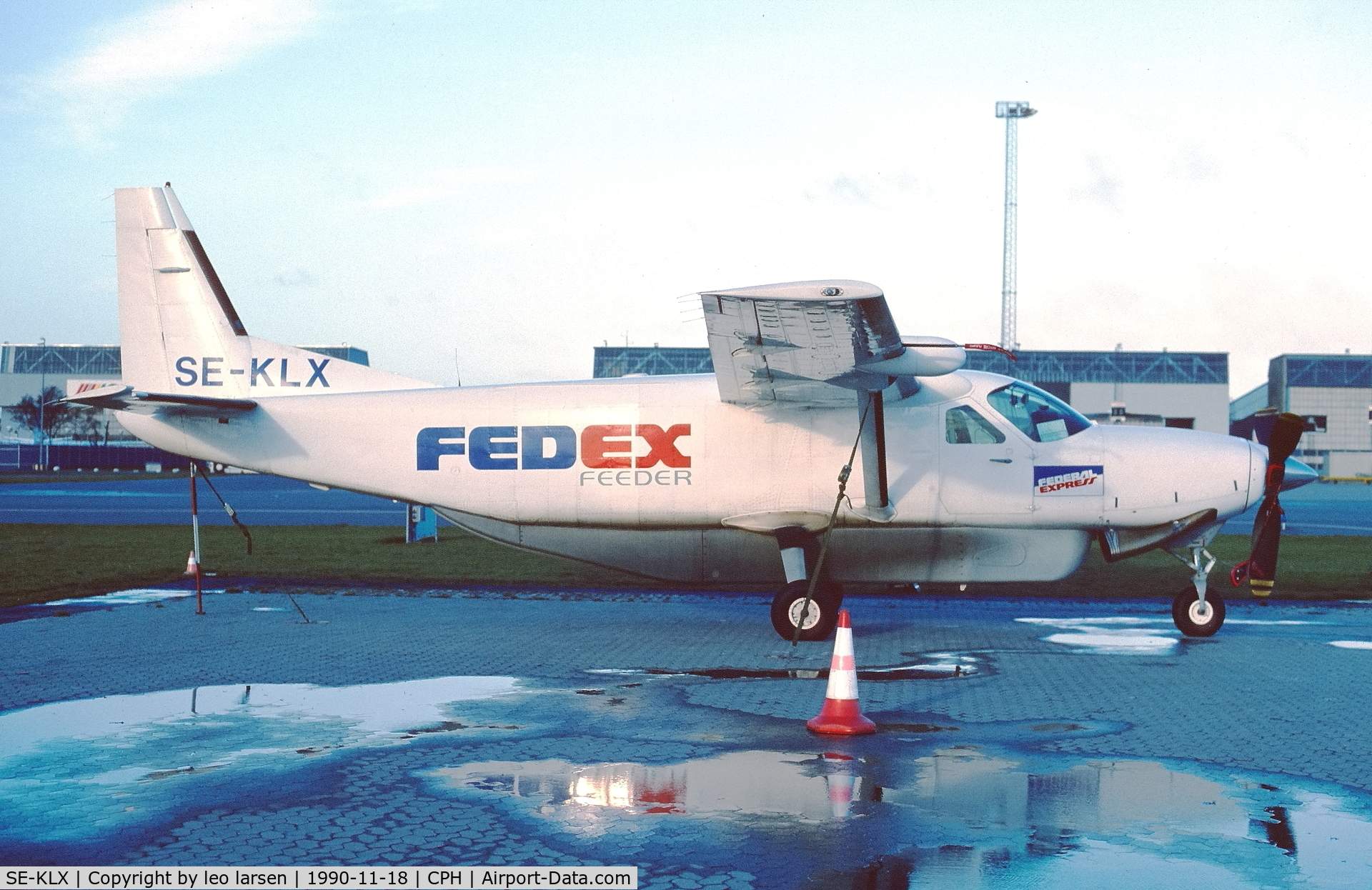 SE-KLX, 1987 Cessna 208B Caravan 1 Cargomaster C/N 208B-0054, Copenhagen 18.11.1990