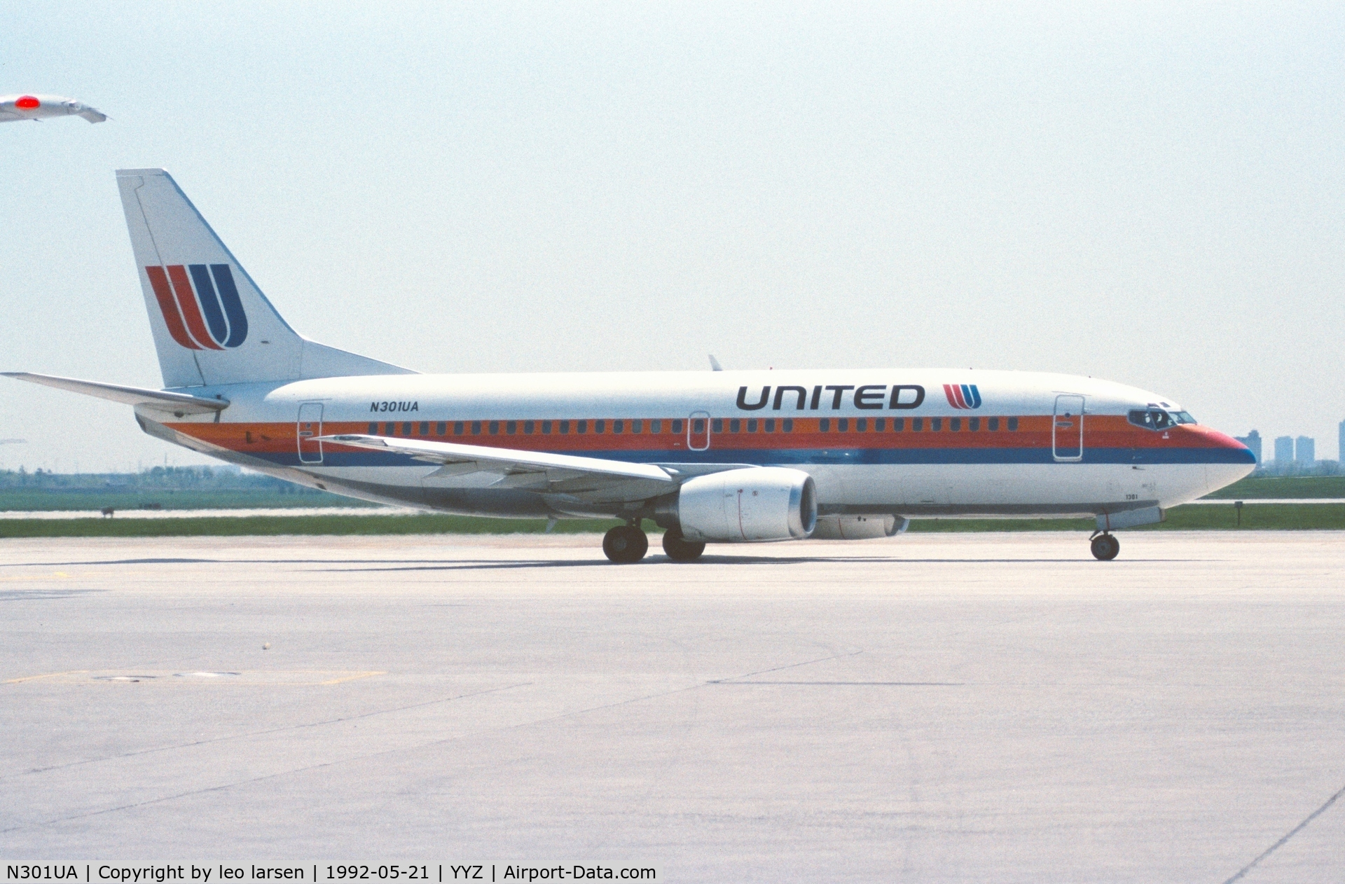 N301UA, 1986 Boeing 737-322 C/N 23642, Toronto 21.5.1992