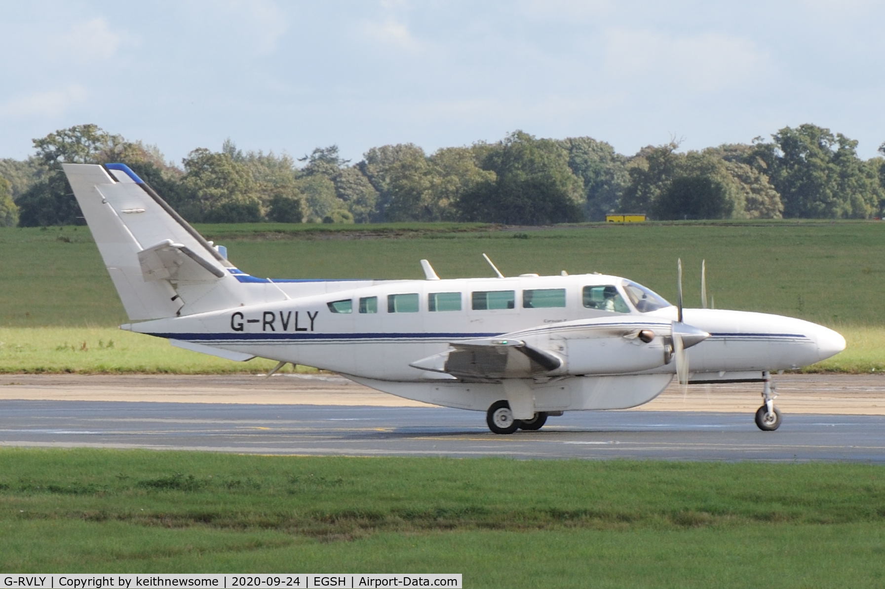 G-RVLY, 1988 Reims F406 Caravan II C/N F406-0034, Arriving at Norwich from East Midlands.