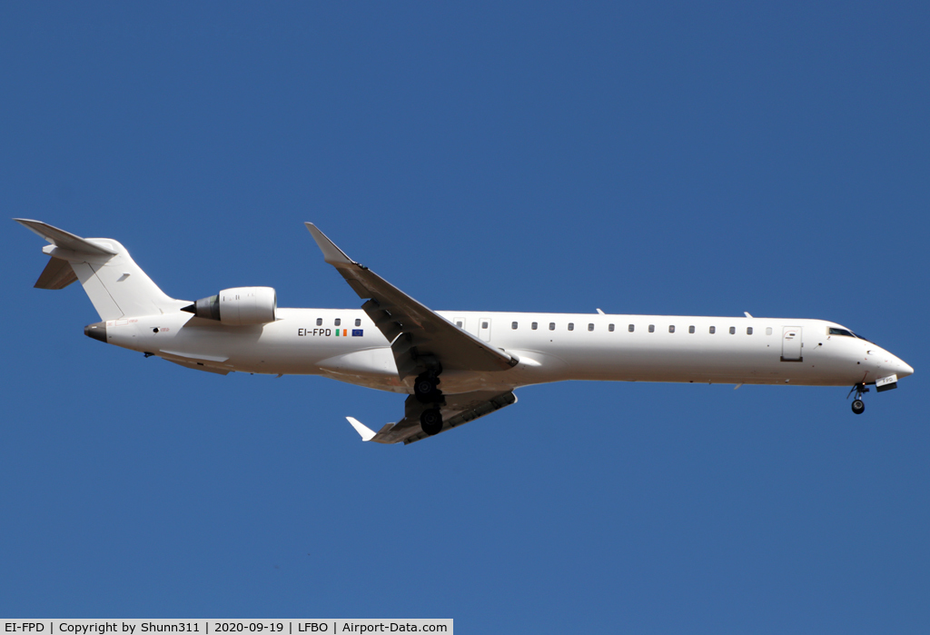 EI-FPD, 2016 Bombardier CRJ-900LR (CL-600-2D24) C/N 15401, Landing rwy 14L in all white c/s... Was in SAS c/s