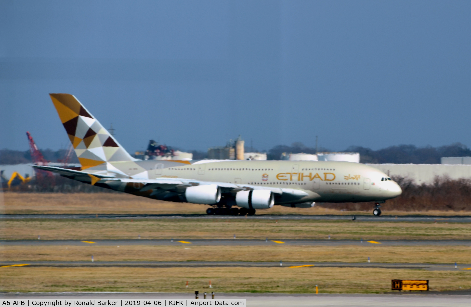 A6-APB, 2014 Airbus A380-861 C/N 170, Landing JFK