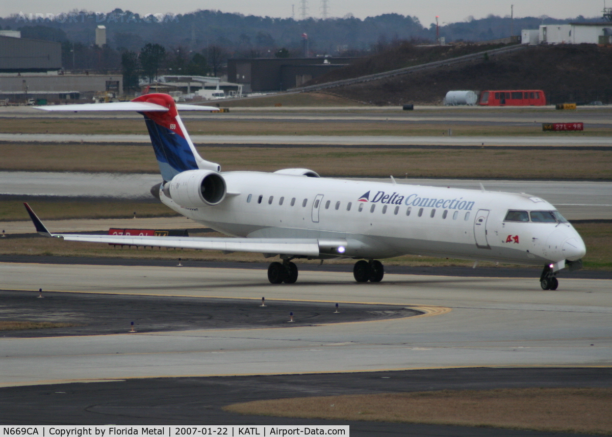 N669CA, 2004 Bombardier CRJ-700 (CL-600-2C10) Regional Jet C/N 10176, ATL 2007