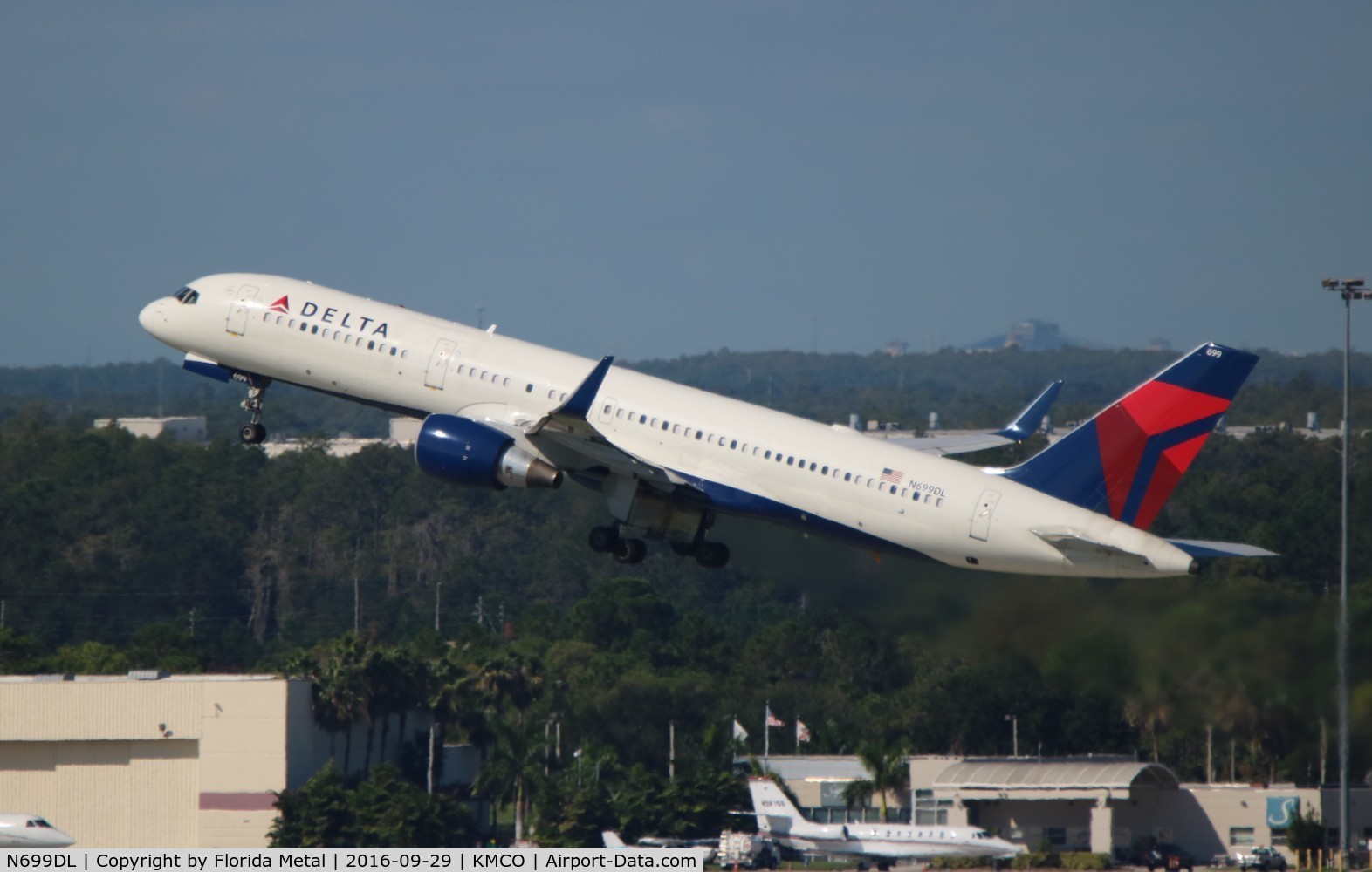 N699DL, 1999 Boeing 757-232 C/N 29970, MCO 2016