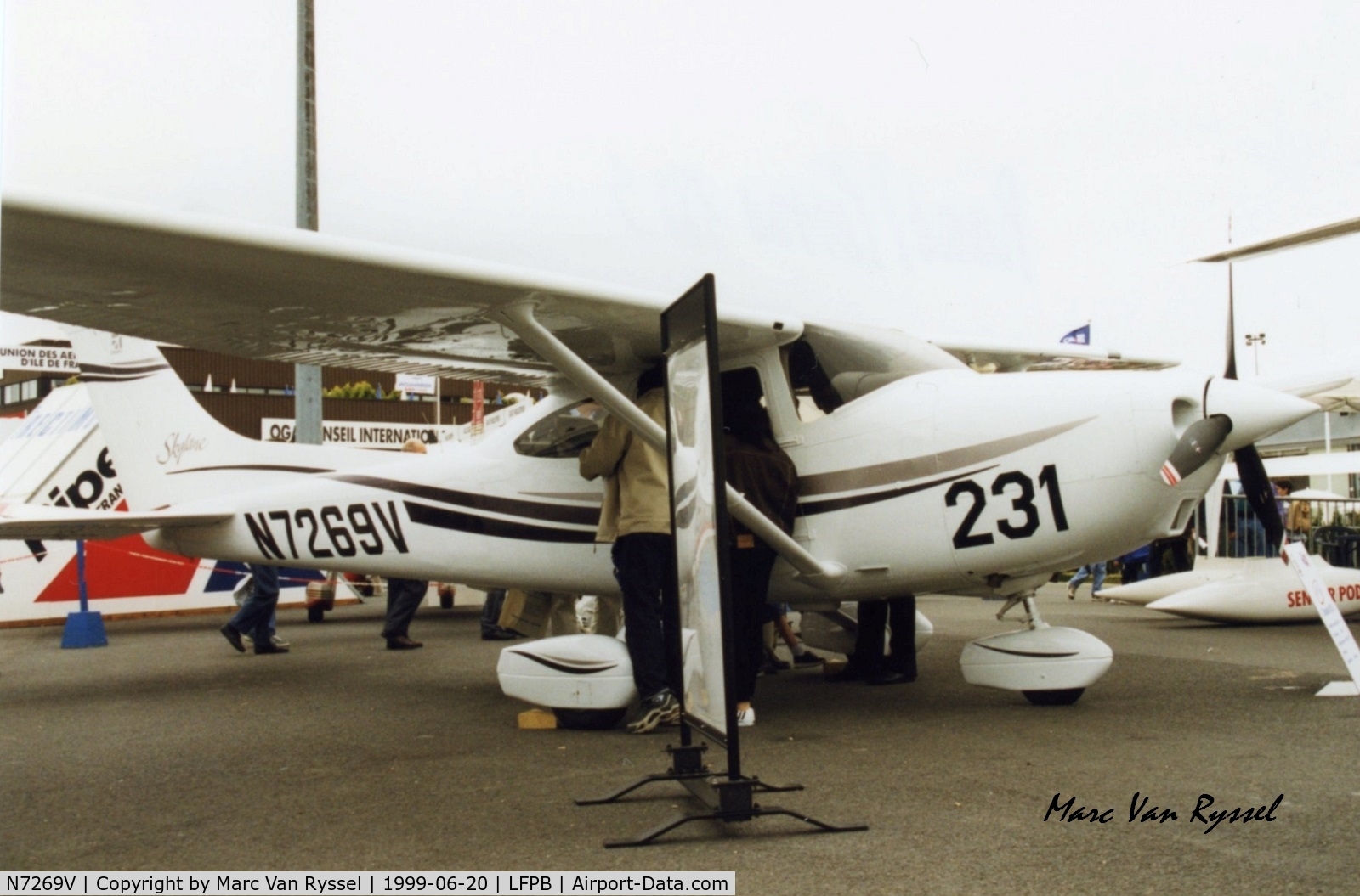N7269V, Cessna 182S Skylane C/N 18280493, At Paris Air Show 1999.