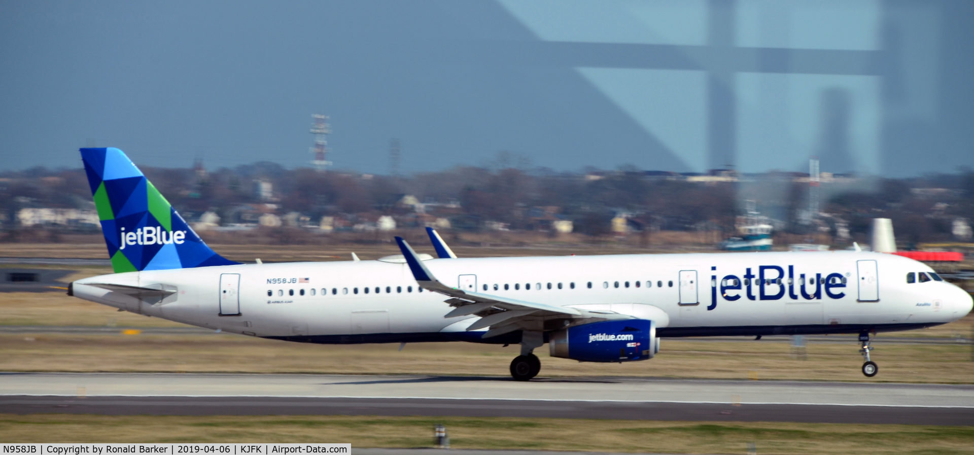 N958JB, 2015 Airbus A321-231 C/N 6859, Takeoff JFK