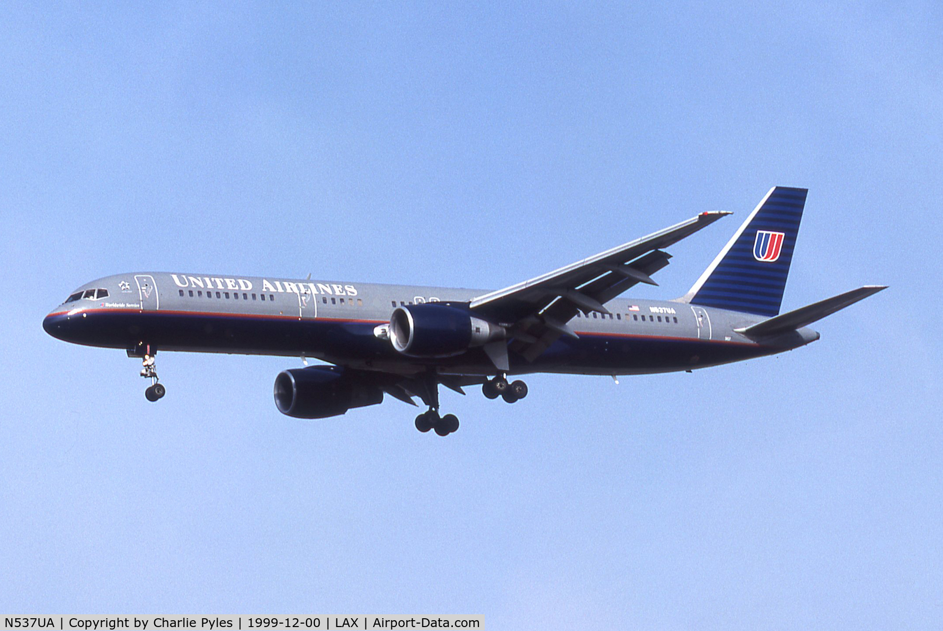 N537UA, 1991 Boeing 757-222 C/N 25157, Approach