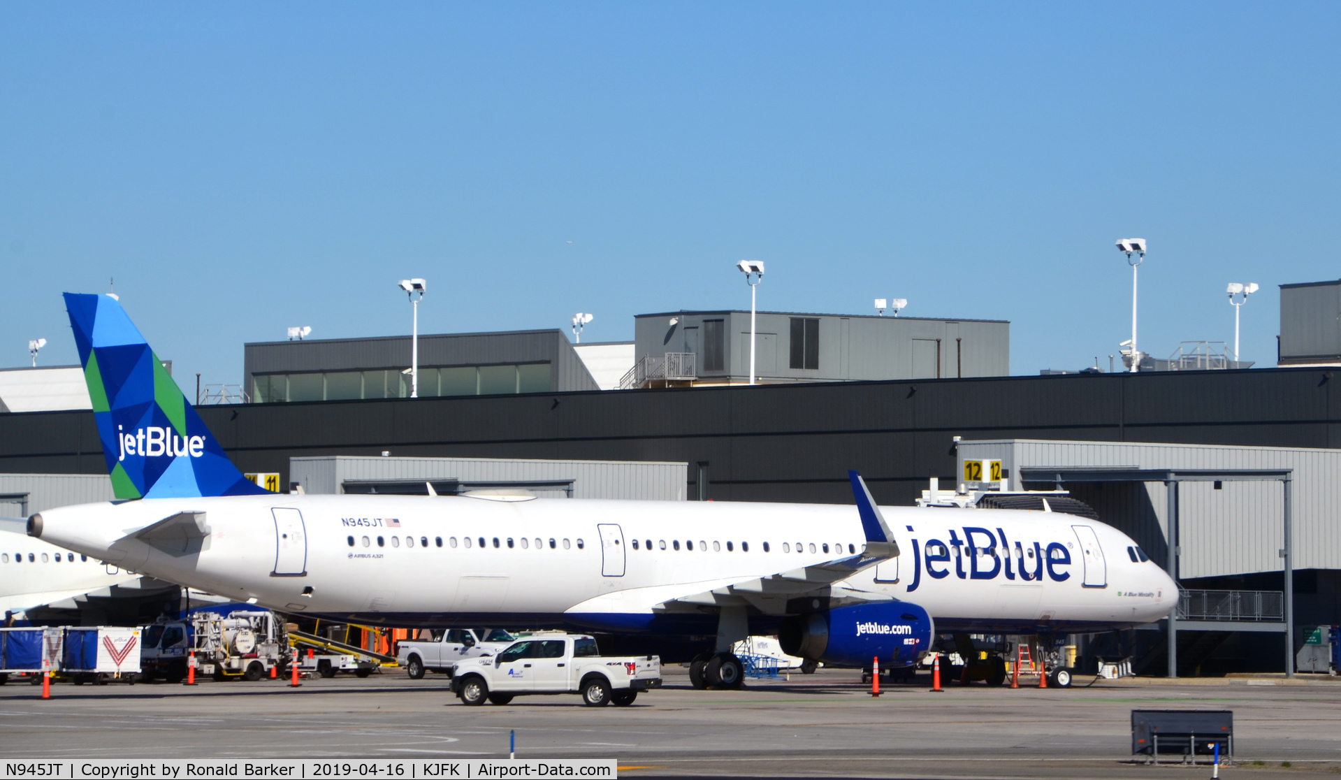 N945JT, 2014 Airbus A321-231 C/N 6390, Gate 12 JFK