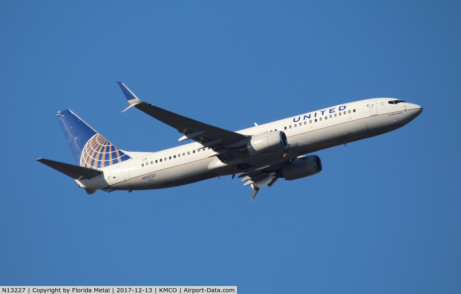 N13227, 1999 Boeing 737-824 C/N 28788, United 737-824